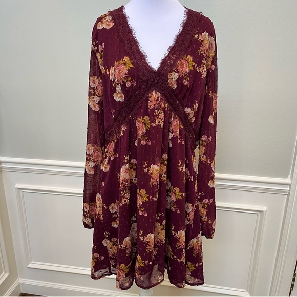 Floral Burgundy Dress with Lace Trim XL - Picture 3 of 9